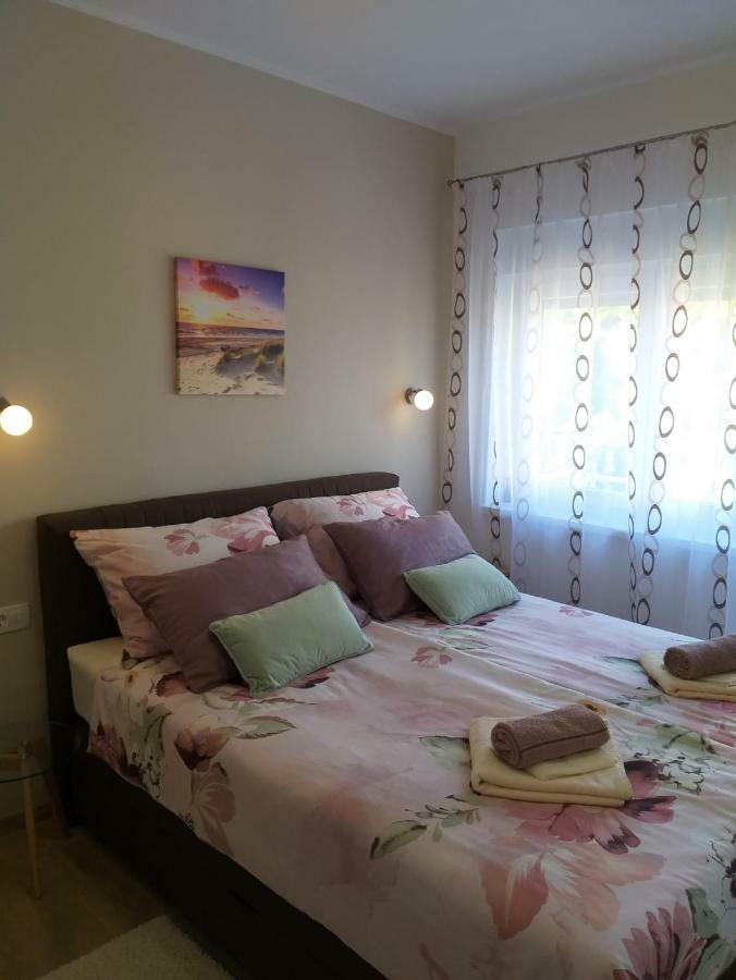 Apartman Luka Pula Exterior photo